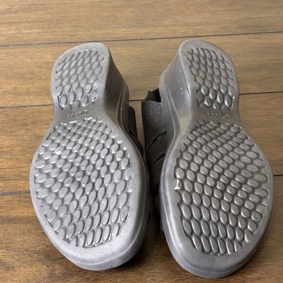 Bzees Finale Sandals Woman's Size 11 M Elastic Strappy Black Wedge Shimmer Shoes - Picture 8 of 12